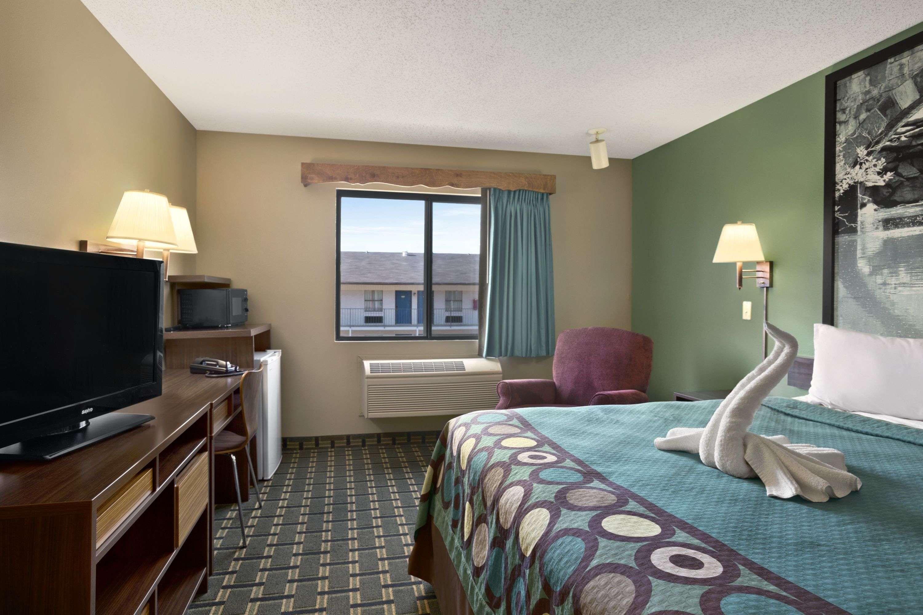Super 8 By Wyndham Russellville Bagian luar foto