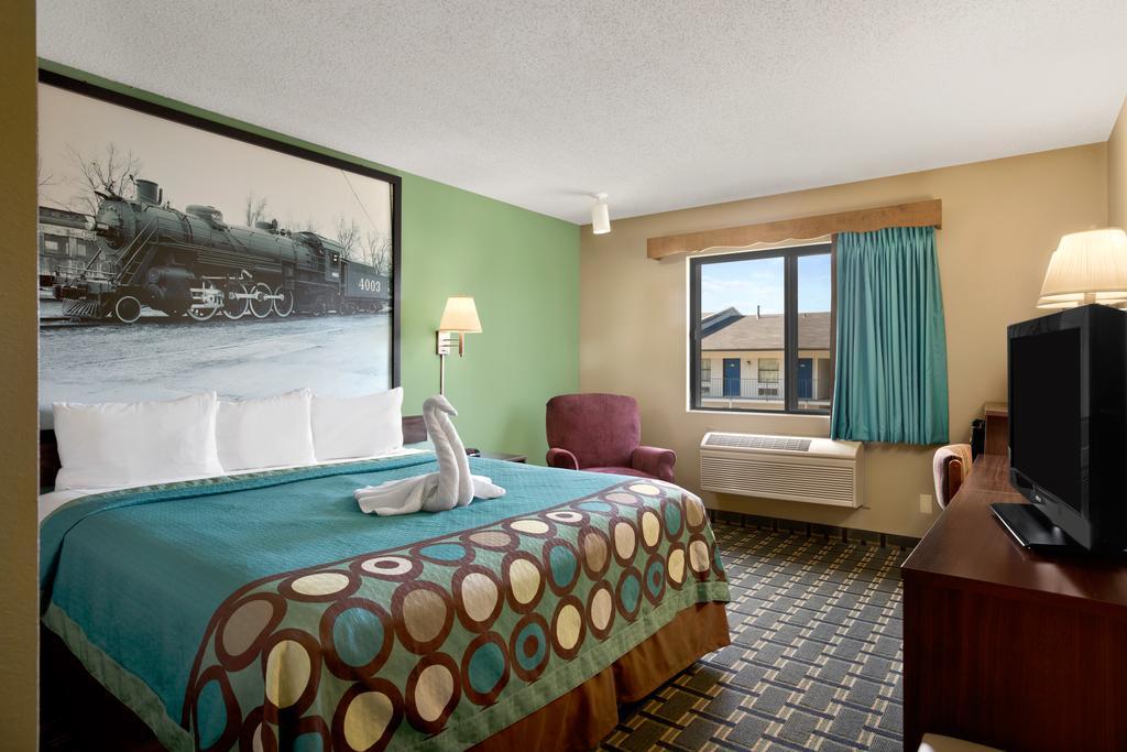 Super 8 By Wyndham Russellville Bagian luar foto
