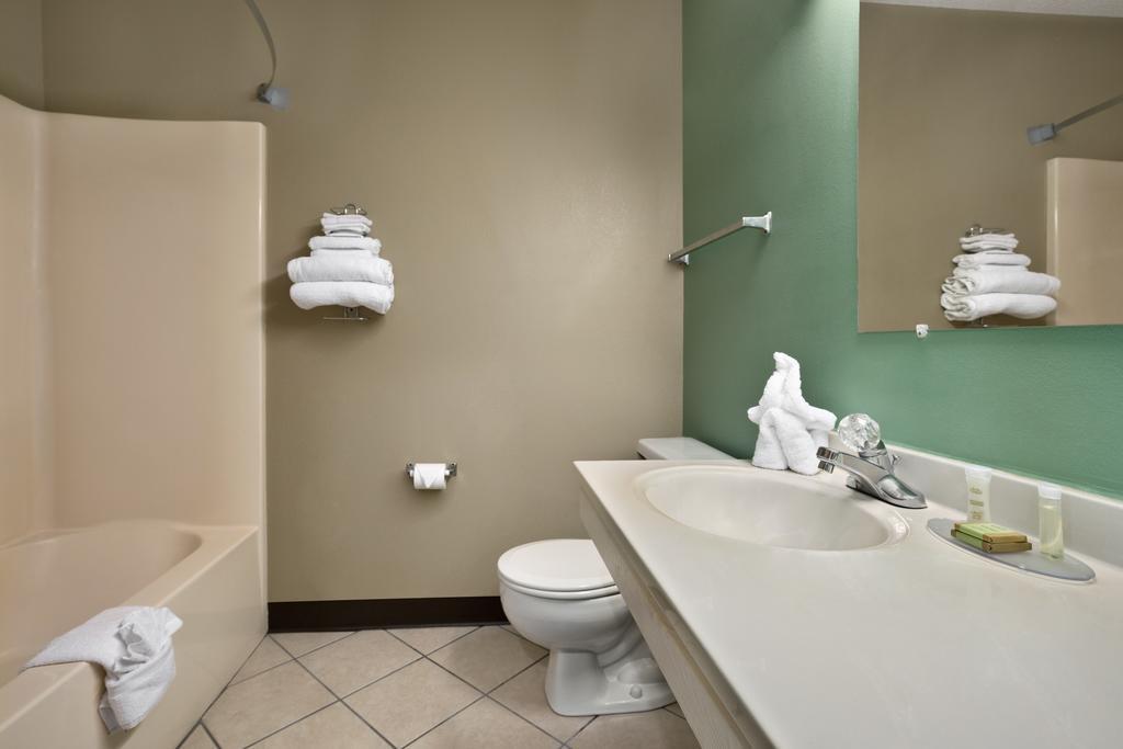Super 8 By Wyndham Russellville Bagian luar foto
