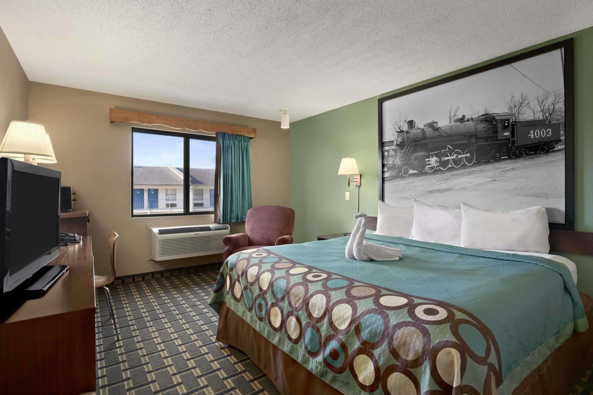 Super 8 By Wyndham Russellville Bagian luar foto
